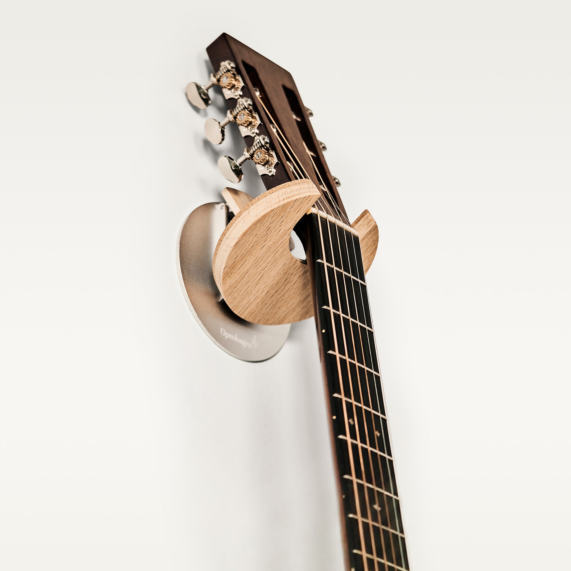 HangWithMe Acoustic Guitar Wall Mount Oak
